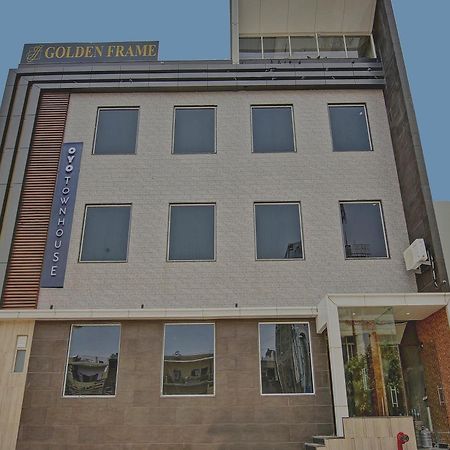 Townhouse Golden Frame Hotel กาเซียบัด ภายนอก รูปภาพ