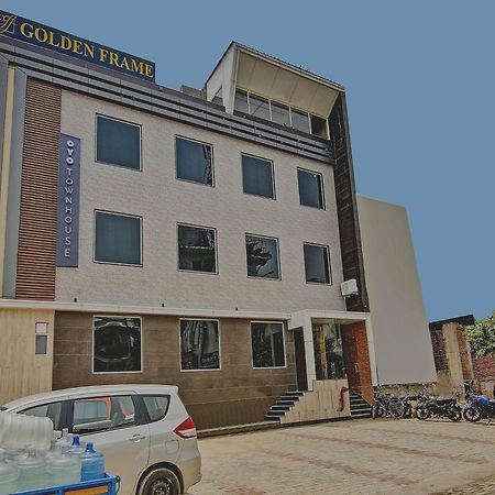 Townhouse Golden Frame Hotel กาเซียบัด ภายนอก รูปภาพ