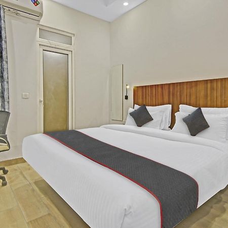Townhouse Golden Frame Hotel กาเซียบัด ภายนอก รูปภาพ