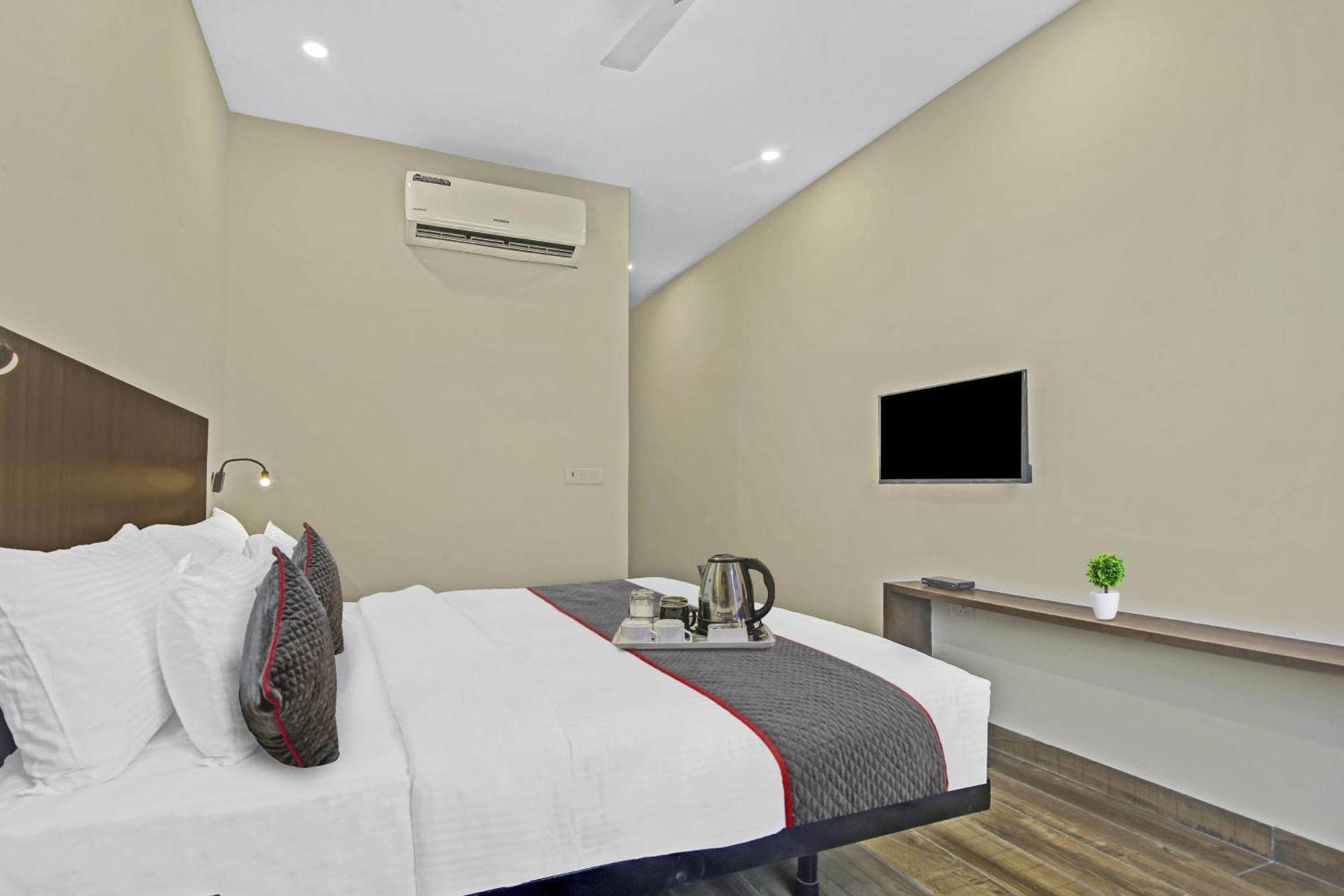 Townhouse Golden Frame Hotel กาเซียบัด ภายนอก รูปภาพ