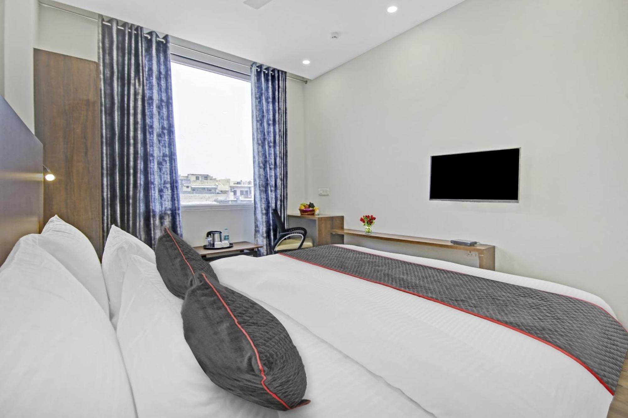 Townhouse Golden Frame Hotel กาเซียบัด ภายนอก รูปภาพ