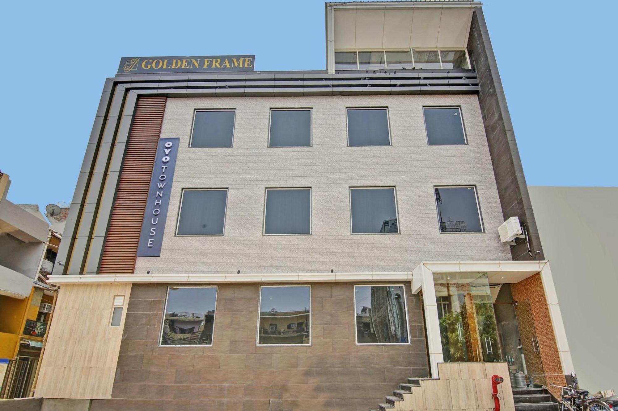 Townhouse Golden Frame Hotel กาเซียบัด ภายนอก รูปภาพ