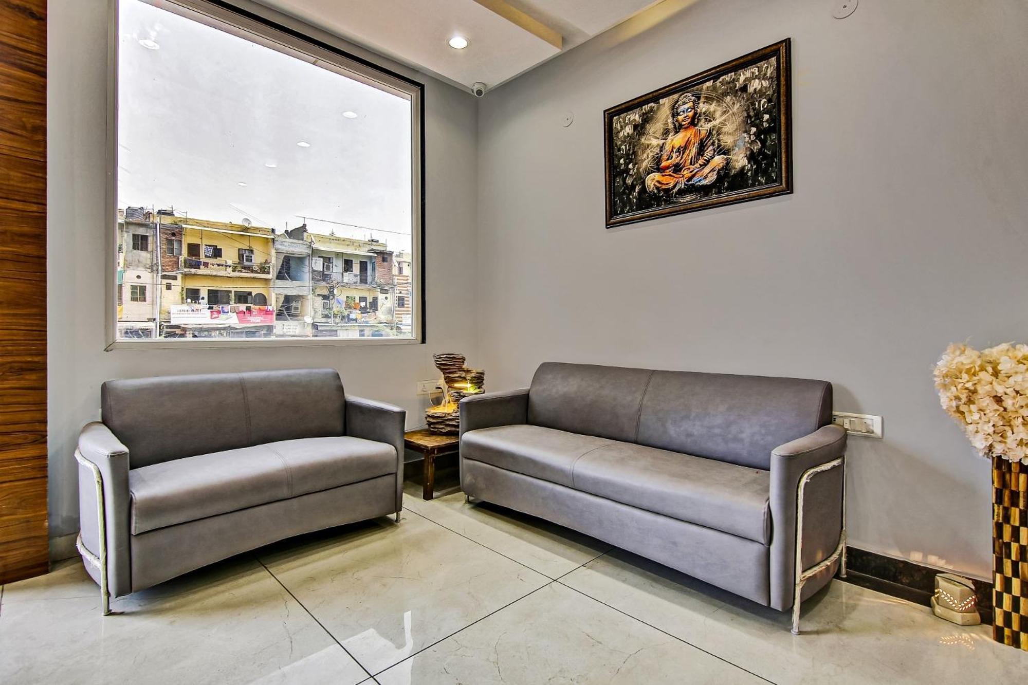 Townhouse Golden Frame Hotel กาเซียบัด ภายนอก รูปภาพ