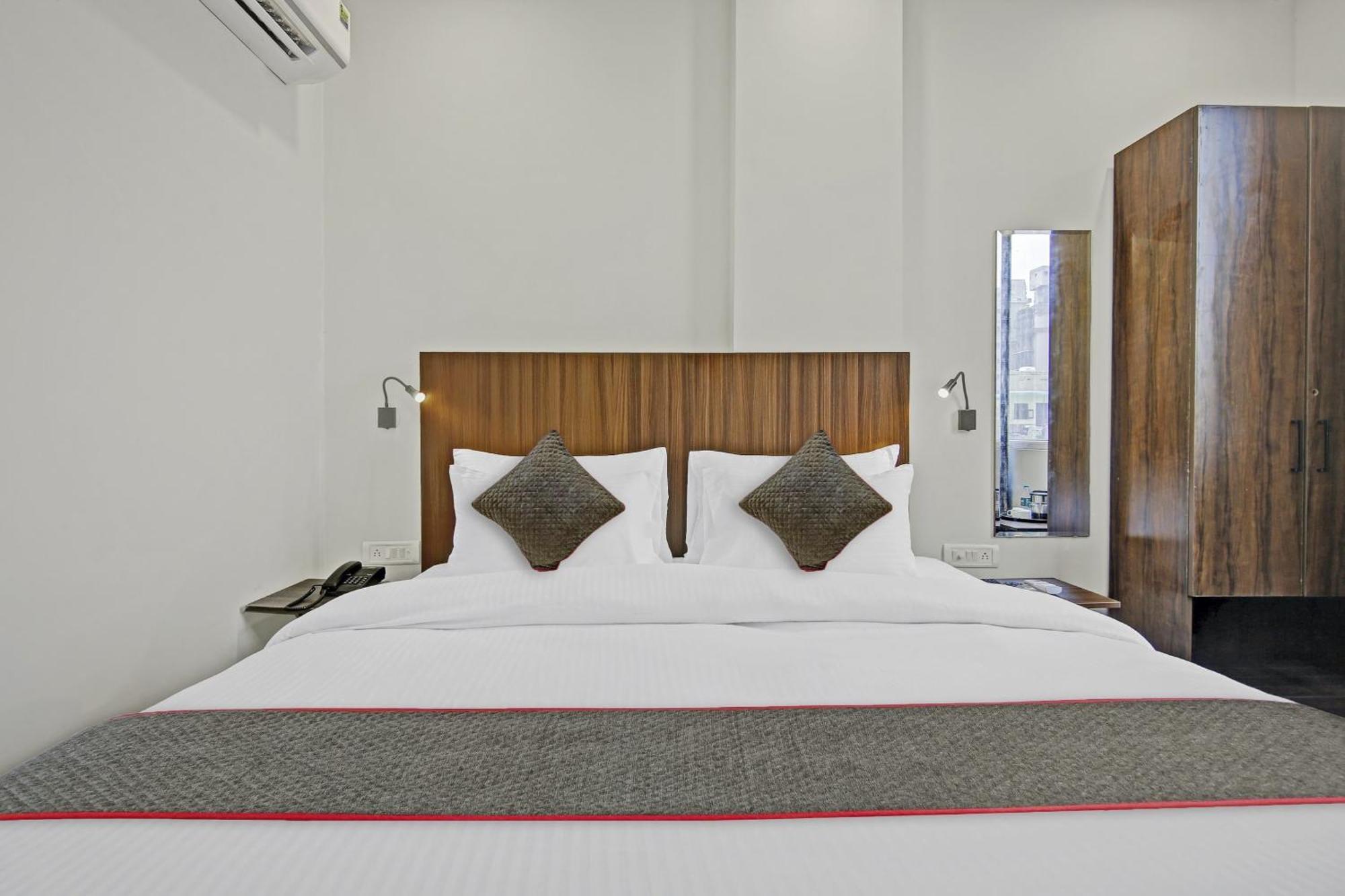 Townhouse Golden Frame Hotel กาเซียบัด ภายนอก รูปภาพ
