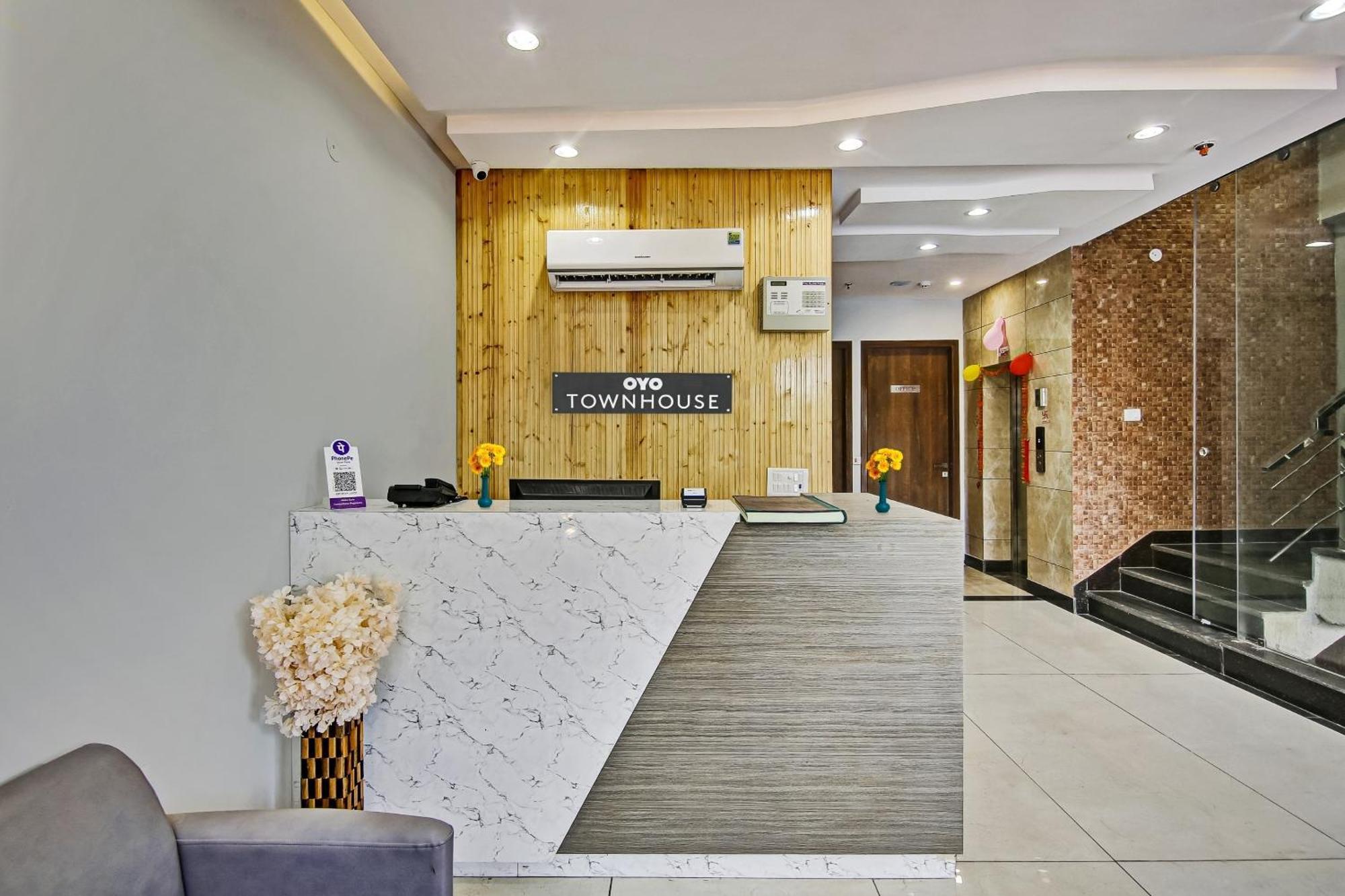 Townhouse Golden Frame Hotel กาเซียบัด ภายนอก รูปภาพ