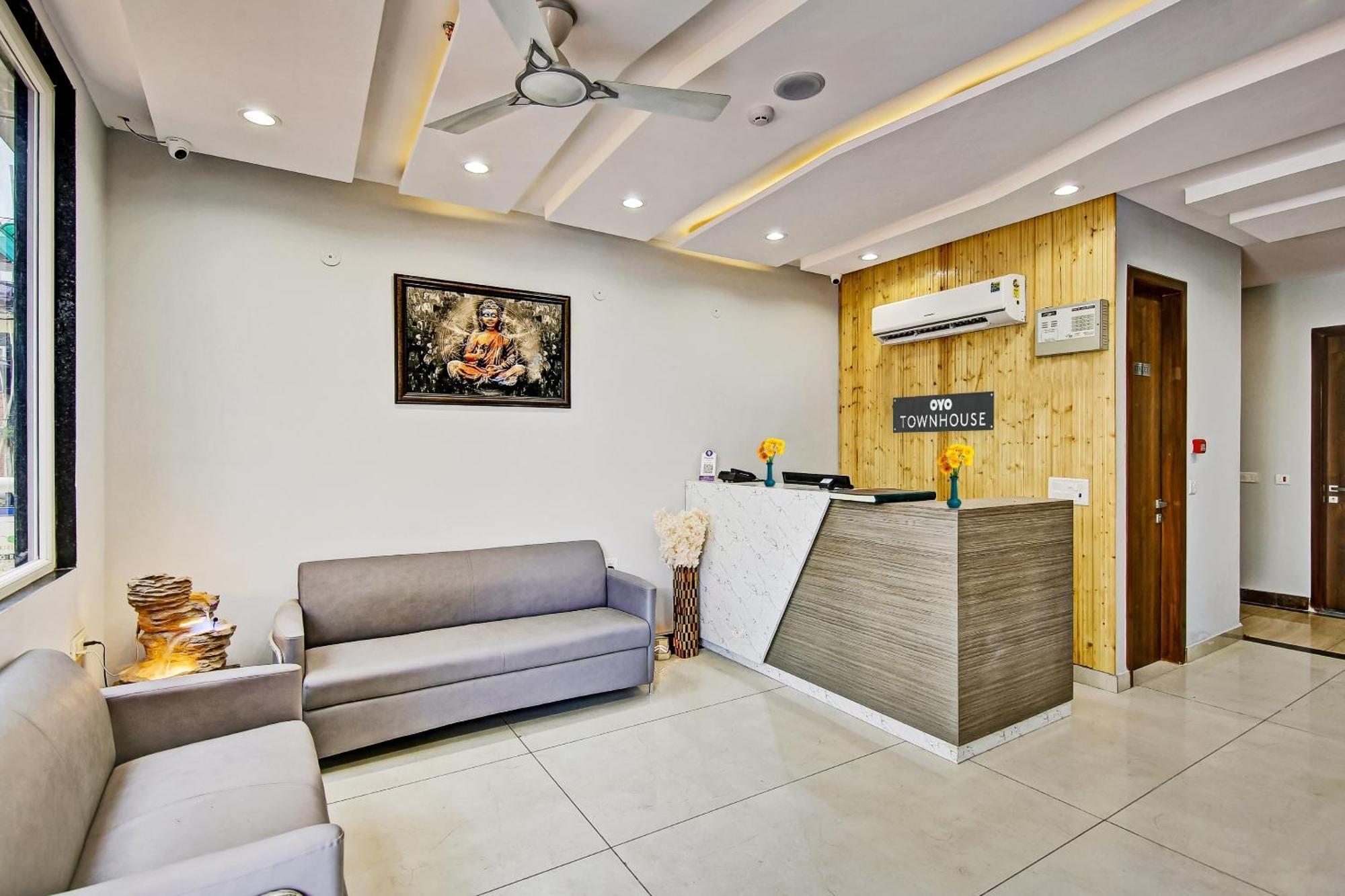 Townhouse Golden Frame Hotel กาเซียบัด ภายนอก รูปภาพ