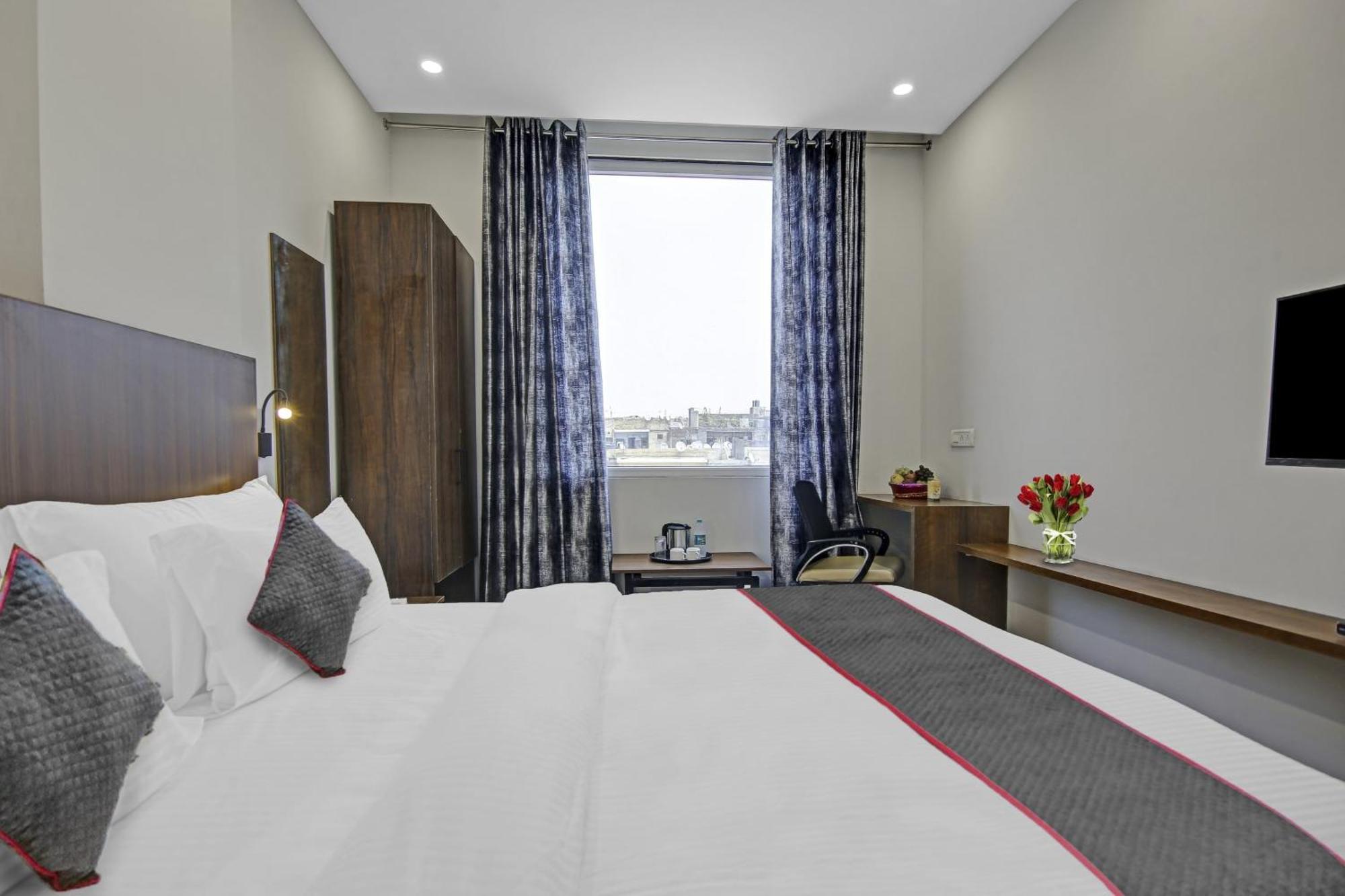 Townhouse Golden Frame Hotel กาเซียบัด ภายนอก รูปภาพ