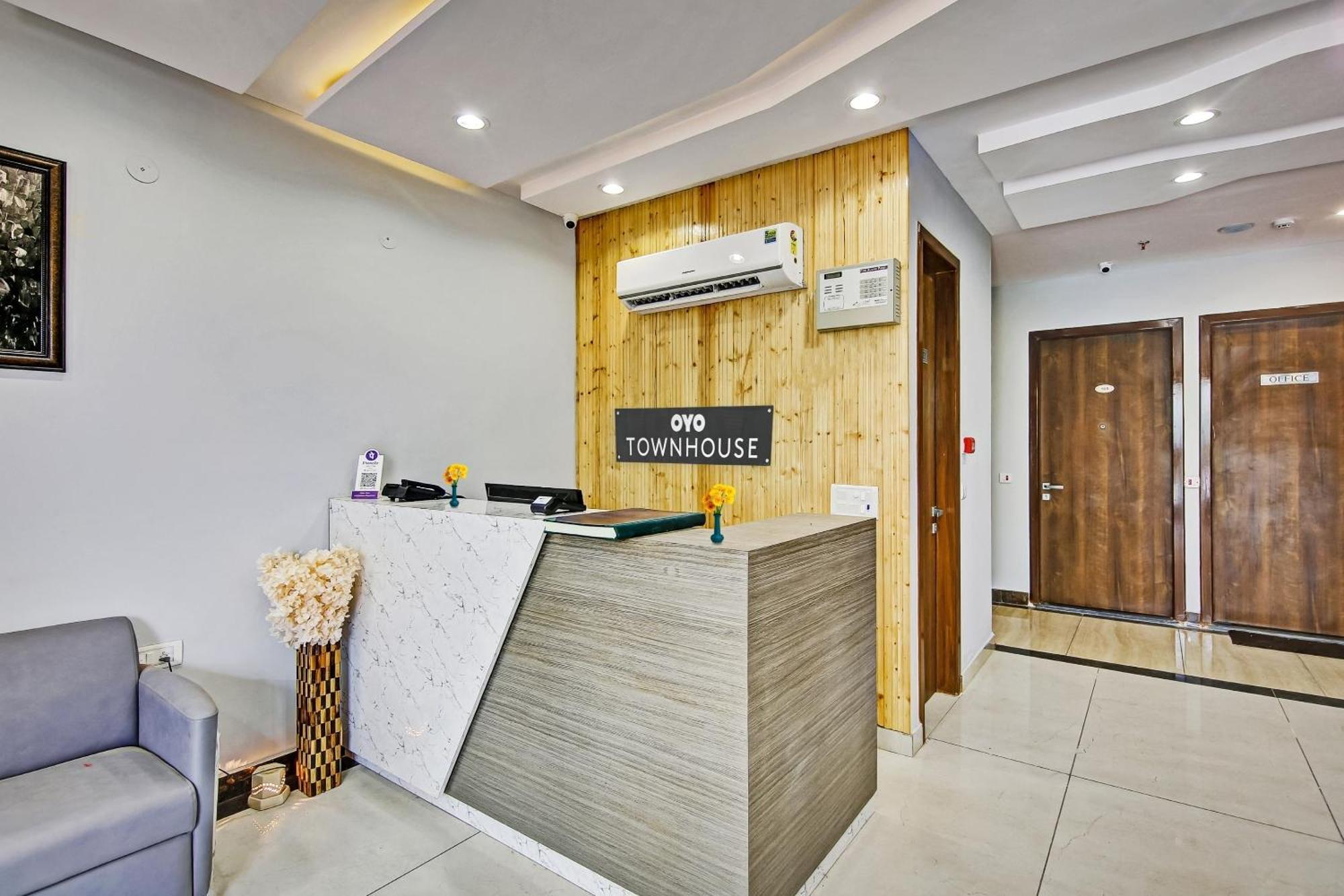 Townhouse Golden Frame Hotel กาเซียบัด ภายนอก รูปภาพ