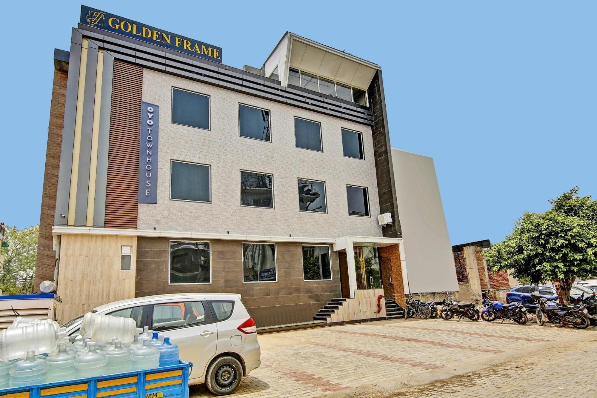 Townhouse Golden Frame Hotel กาเซียบัด ภายนอก รูปภาพ