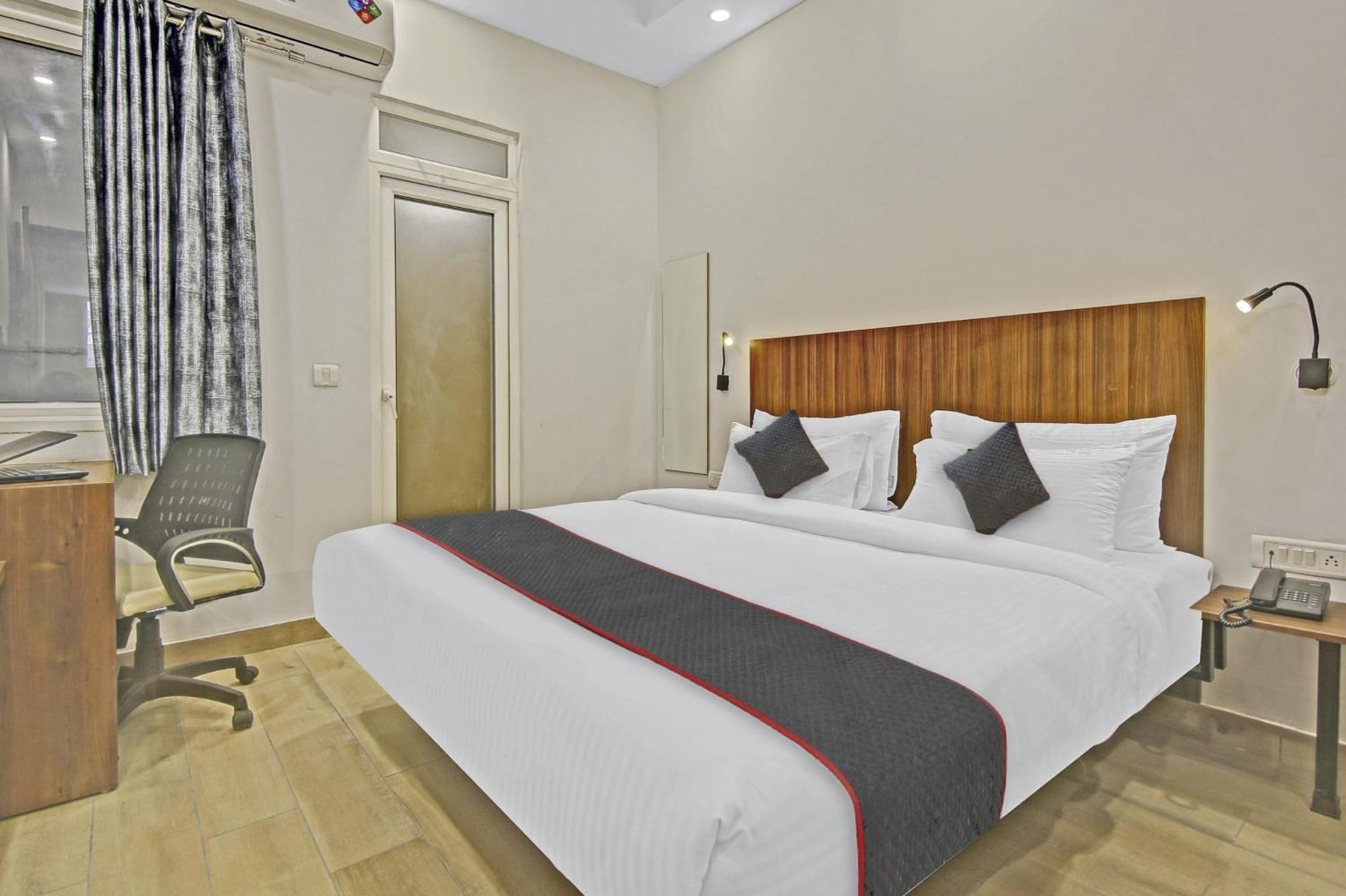 Townhouse Golden Frame Hotel กาเซียบัด ภายนอก รูปภาพ